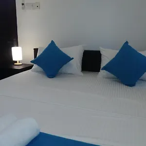 Queens Airport Homestay Negombo